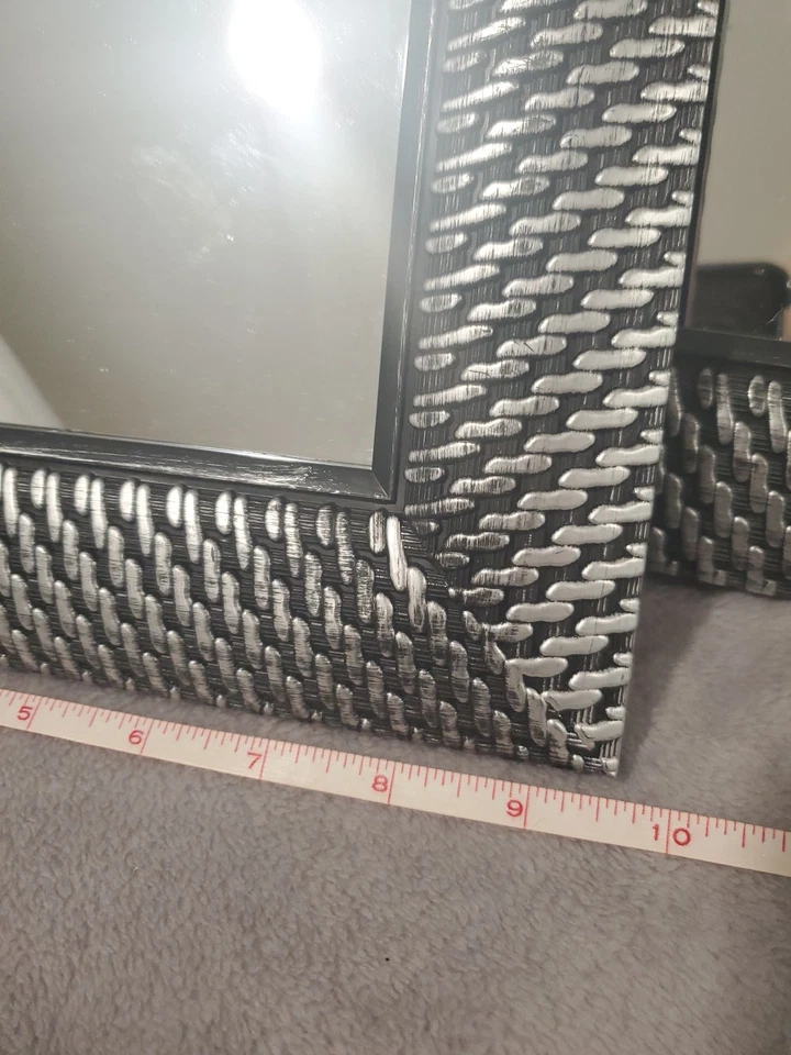 Juego de espejos cuadrados de 3 piezas de metal plateado envejecido aspecto plástico en casa marca Foto 2 de 4