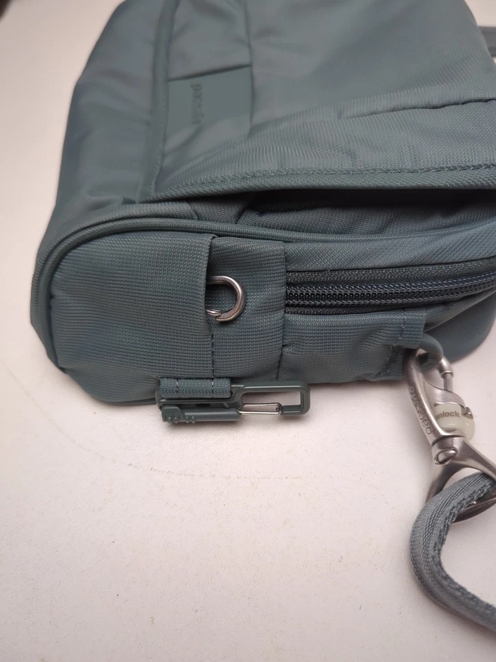 Pacsafe Metrosafe LS Series LS140 Anti-theft Crossbody Bag Exomesh Pine Green - Image 3 of 4