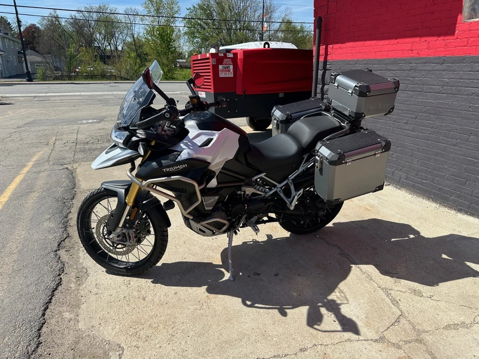 2023 Triumph Tiger  - Image 2 of 4