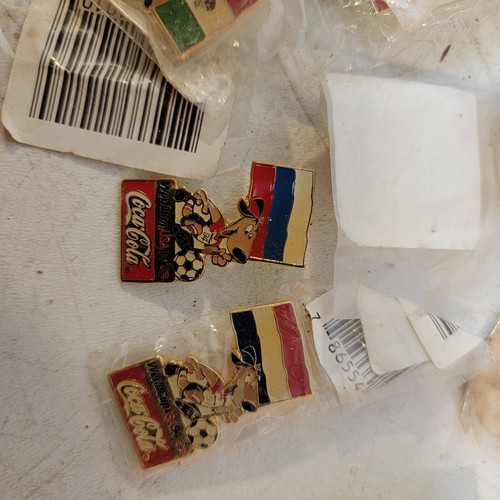 HUGE Lot 1994 FIFA World Cup USA Coca Cola Stryker Dog Flag Over 130+ Pins - Picture 12 of 17