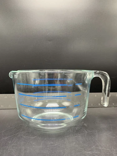 Vintage XL Blue Pyrex Glass 8 Cup Measuring Mixing Bowl MW-640 CA
