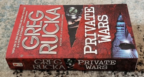 PRIVATE WARS: A Queen & Country Paperback Book Signed GREG RUCKA - Picture 6 of 7