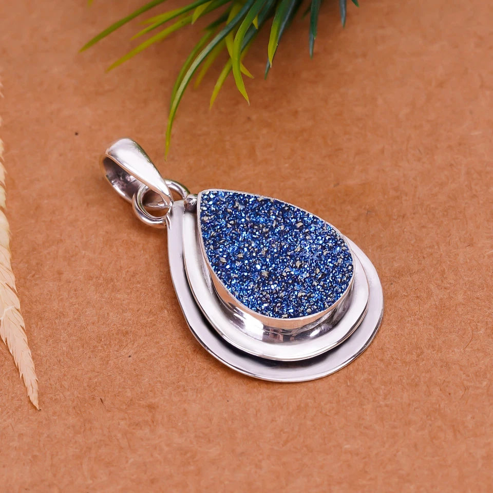 Colgante de joyería de plata de ley 925 hecho a mano con piedras preciosas druzy de ágata de titanio Foto 3 de 4