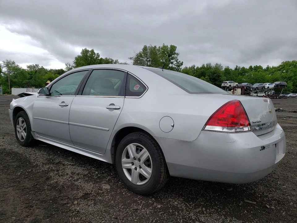 Used Rear Right Door Assembly Rear Side fits: 2010 Chevrolet Impala w/o alignmen Foto 2 de 4