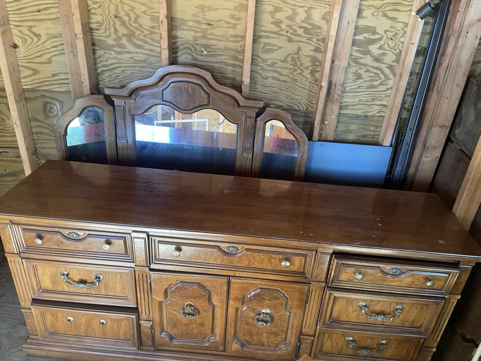 Juego de dormitorio Thomasville de 4 piezas - ¡madera real!! Foto 2 de 4