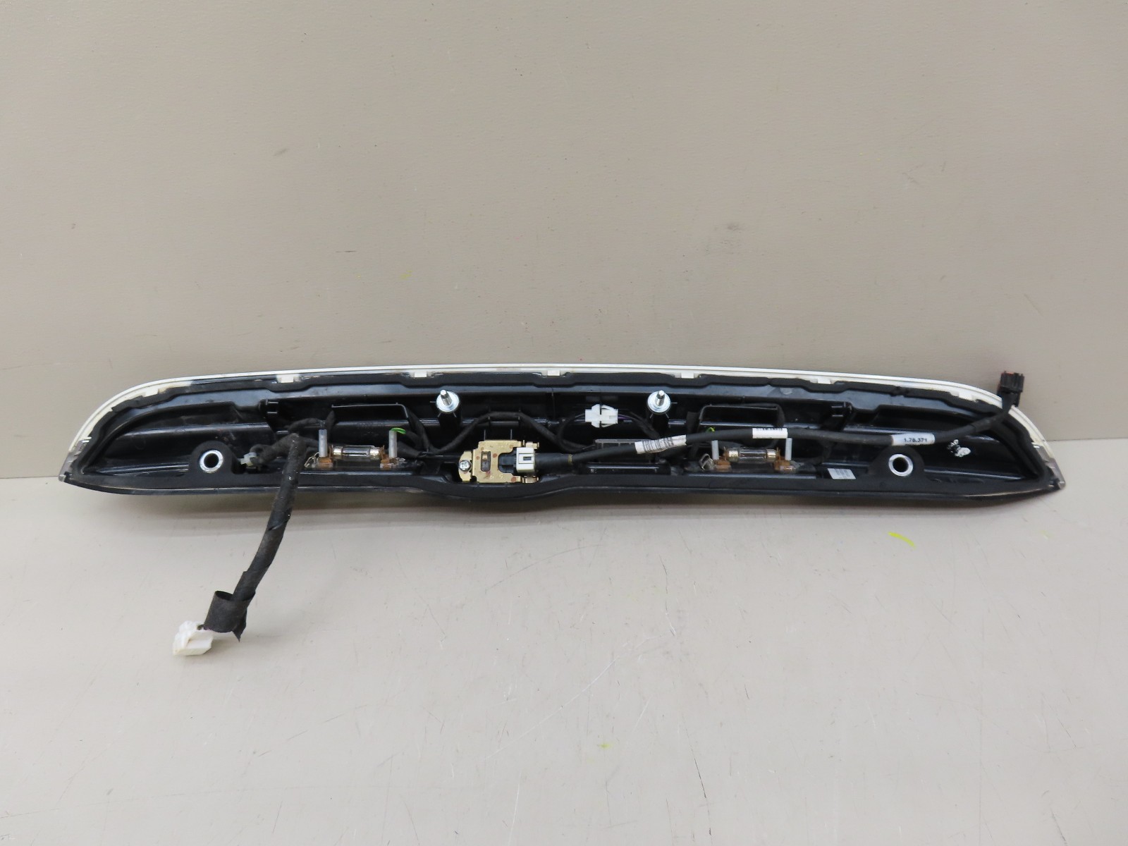 2014-2024 MASERATI GHIBLI REAR TRUNK LID/GARNISH WITH CAMERA OEM