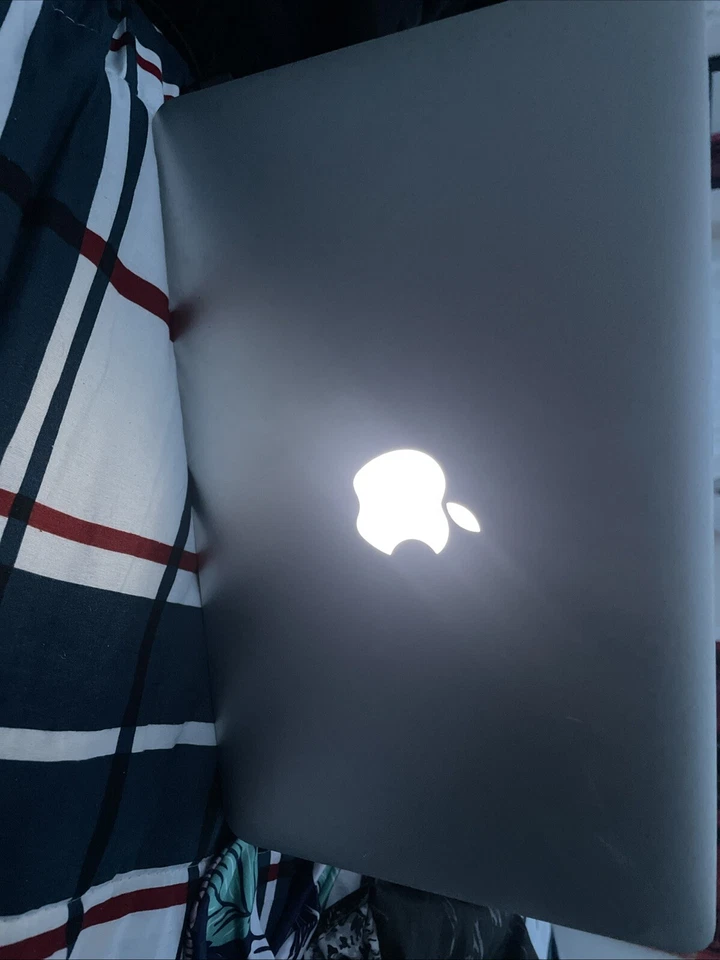 Apple MacBook Air 13 Intel Core i5 2nd Gen 1.70 GHz,128 GB 4 GB - Image 2 of 4