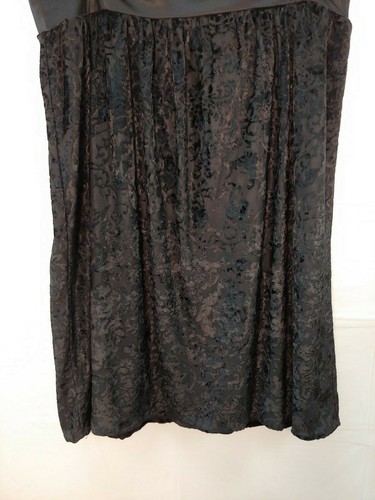 Falda Requisitos Talla XL Negra Floral Terciopelo Midi Cintura Elástica Bordada - Imagen 2 de 6