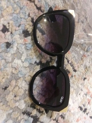 Quay Rare Polarized Sunglasses With Case - Picture 2 of 5