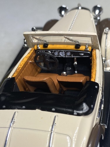 1:43 - Signature Models - 1937 Maybach SW38 2 Doors Spohn Beige Brown & Case - Picture 9 of 10