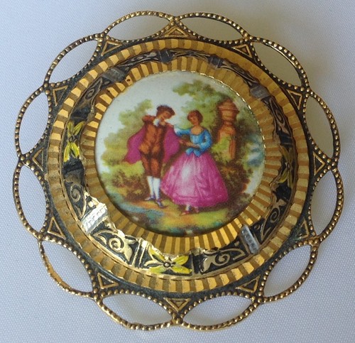 Broche Vintage Style Or De Tolède - Camée En Porcelaine Scène Galante - Modèle Couleur 481