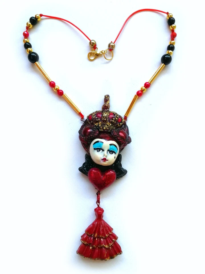 Collar de Lujo Colgante Mágico Joyería Roja Reina de Corazones Alicia en el País de las Maravillas Foto 3 de 4