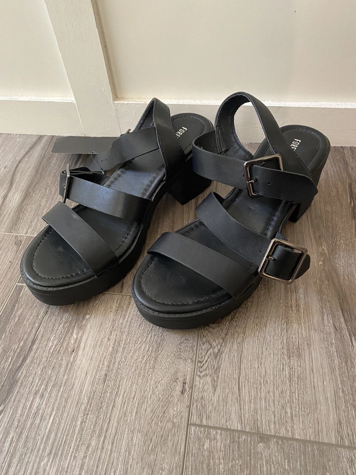 Sandálias Forever 21 femininas salto 7 couro preto salto bloco plataforma robusta alça - Imagem 2 de 4