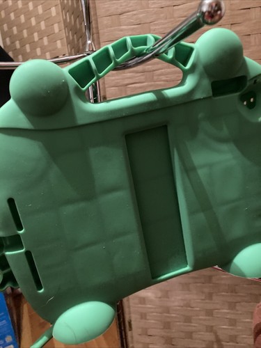 Pop Eyed Frog Sillicone Tablet Holder - 第 4/11 張圖片