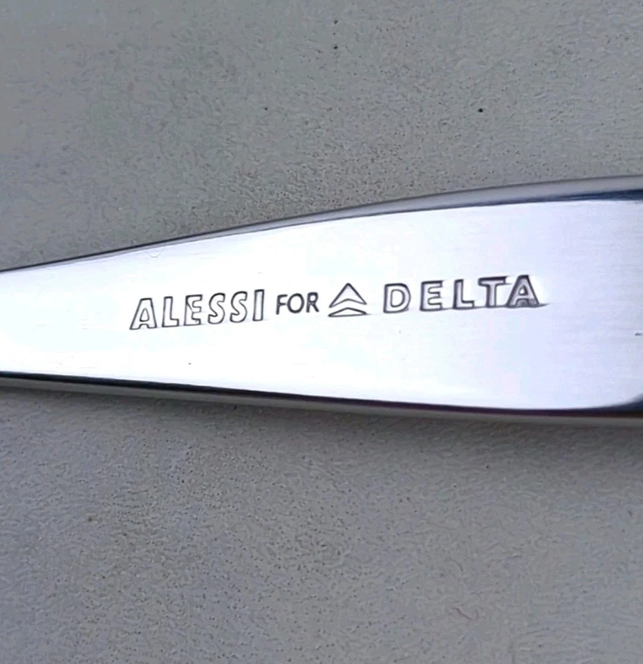 Tenedor de cena ALESSI para DELTA ÚNICO: 7 1/2", 4 clavijas, inoxidable, hecho en ITALIA Foto 4 de 4