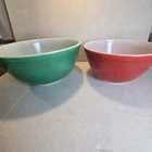 VTG PYREX Nesting Primary Colors Mixing Bowls~GREEN 2.5 QT #403 &RED 1.5 QT #402