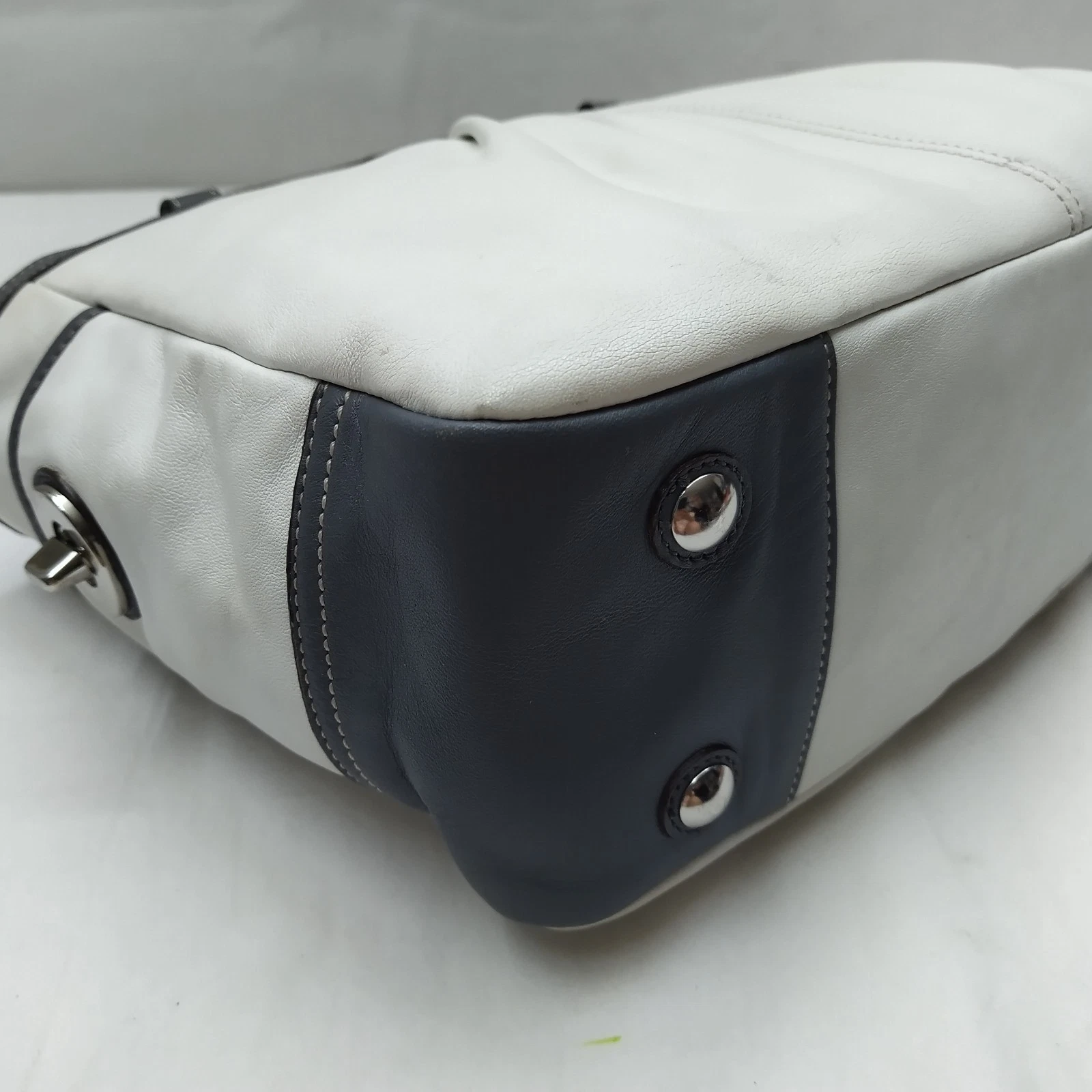 Borsa Coach East West Gallery in pelle bianca con doppio manico e cerniera