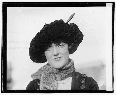 Photo:Miss Jesse Milliken playing tennis,1920
