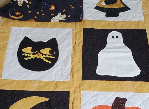 Vintage Halloween Lap Quilt Handmade With Love 30"x43" Pumpkin Moon Witch Ghost - Picture 4 of 15
