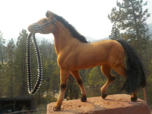 Vintage Flocked Bay Pferd Spielzeug Figur mit vielen Kerben & Gebrauchsspuren - Bild 2 von 13