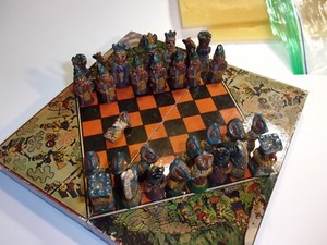 Ecuador chess set (missing 2 pieces & 1 piece broken) - decorative item. Pre-own