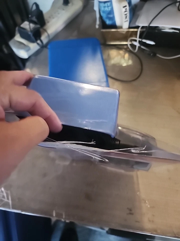 Kensington Wall/Auto/Air Universal Notebook Power Adapter with USB Port - Image 3 of 4