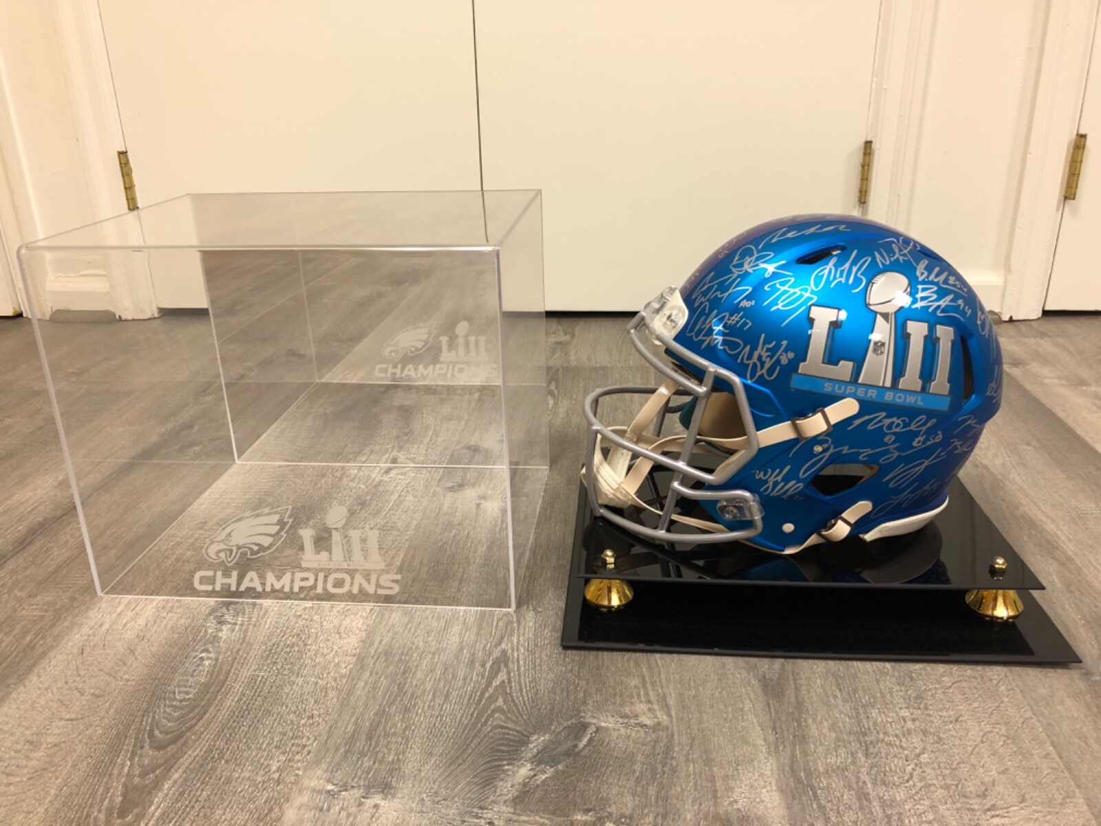 Philadelphia Eagles Team Autographed Super Bowl 52 Helmet With Display