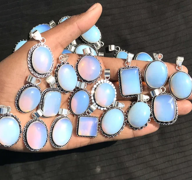 Lote de colgantes de piedras preciosas de opalita lechosa, lote de colgantes boho de ansiedad ~ Foto 3 de 3