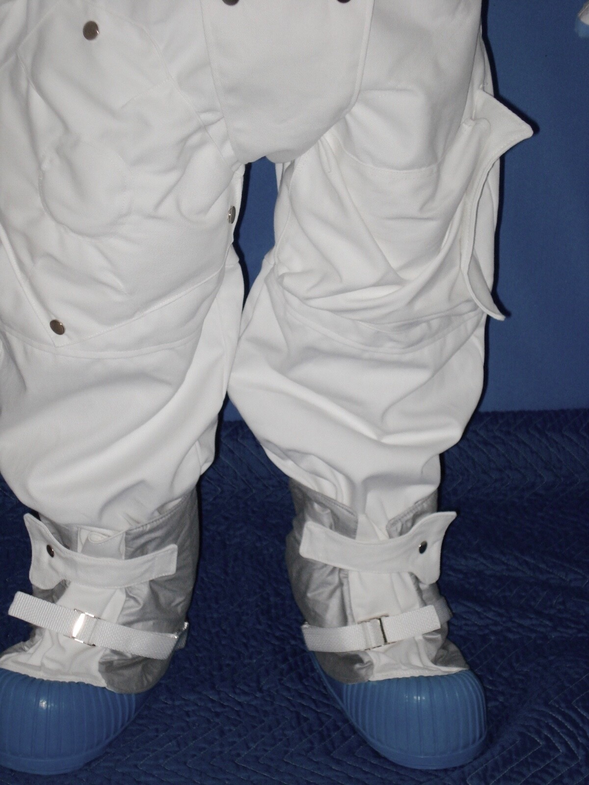 APOLLO SPACE SUIT WITH ALUMINUM SUIT FITTING - NASA REPLICA