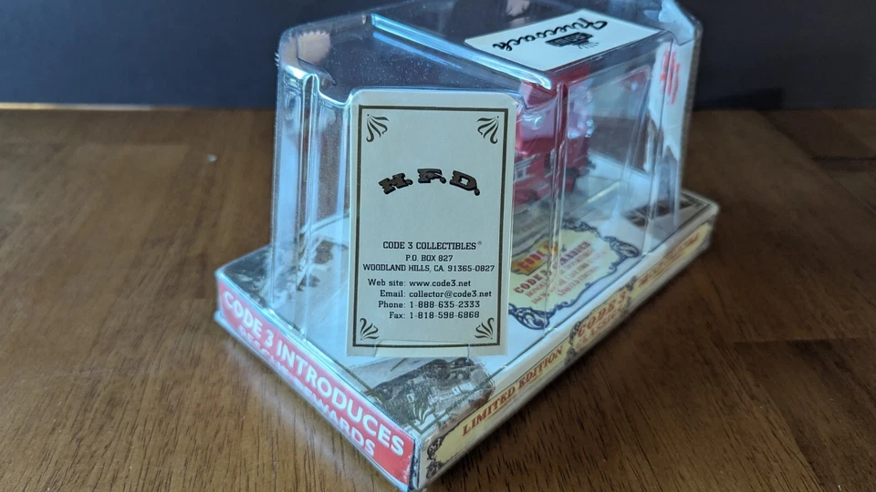 code 3 collectibles 1:64 #12955 HONOLULU FIRE DEPARTMENT - Image 3 of 4