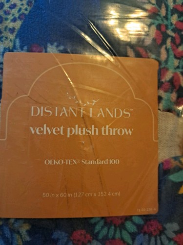 Distant Lands Tropical/ Jungle Velvet Plush Throw 50x60in - Picture 5 of 5