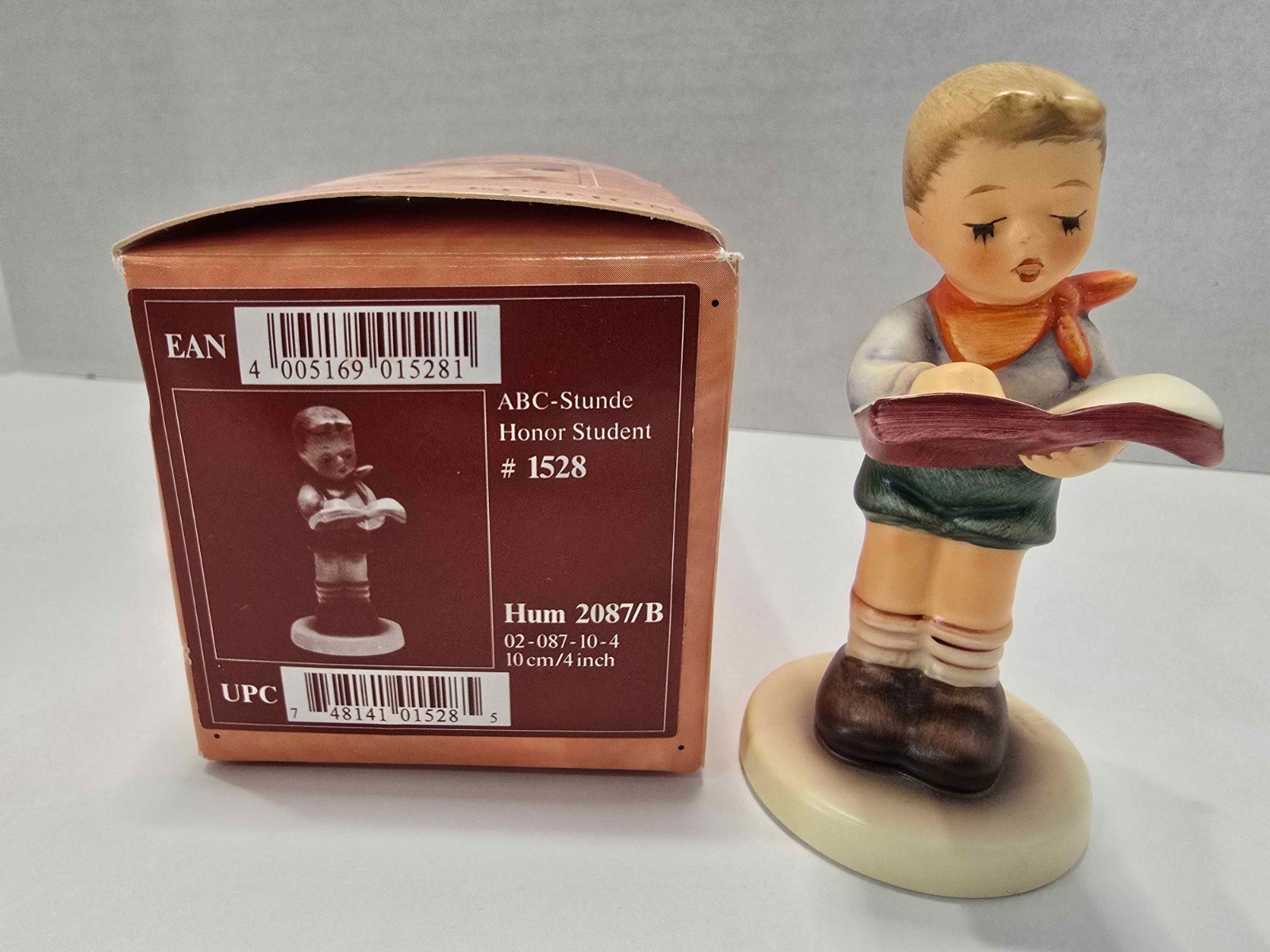 Goebel Hummel Figurine 2087/B Honor Student 3.75
