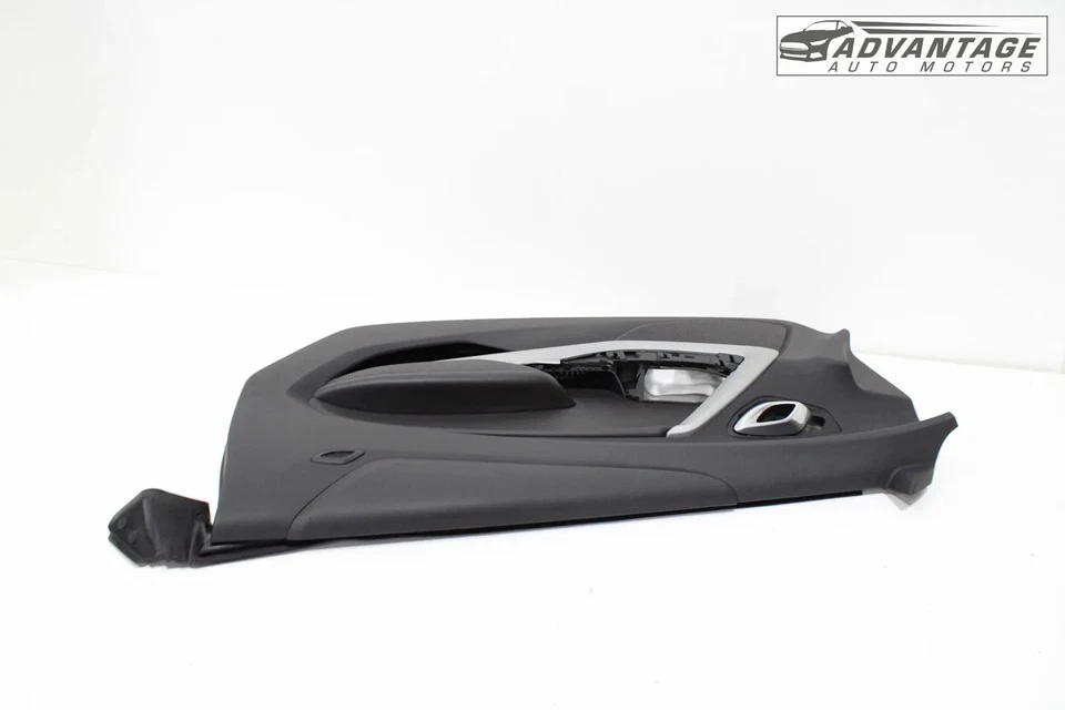 2021-2024 CHEVROLET CAMARO TAMPA DE ACABAMENTO PAINEL PORTA LATERAL DO PASSAGEIRO DIANTEIRO DIREITO FABRICANTE DE EQUIPAMENTO ORIGINAL - Imagem 3 de 4