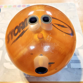 STORM CLEAR BELMO GOLD BOWLING BALL 14LB. RH 1 DRILL