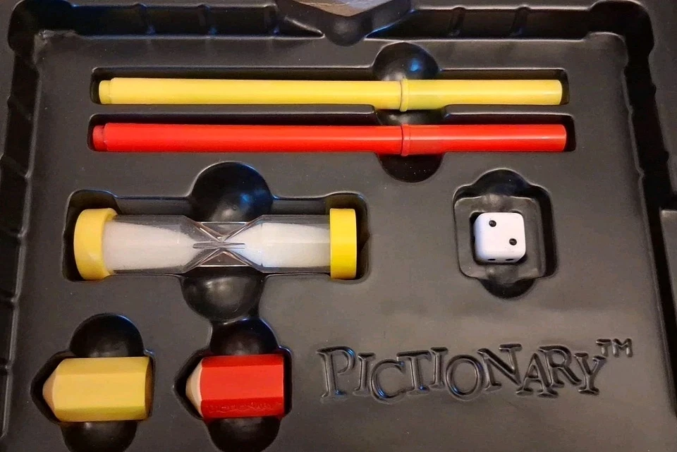 Pictionary – 2019 Edition Complete & Lovely Condition with Pop Culture Xmas Fun - Image 3 of 4