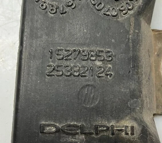 2005-2007 PONTIAC TORRENT BATTERY COOLING DUCT P/N 15279853 GENUINE OEM PART - Image 3 of 4