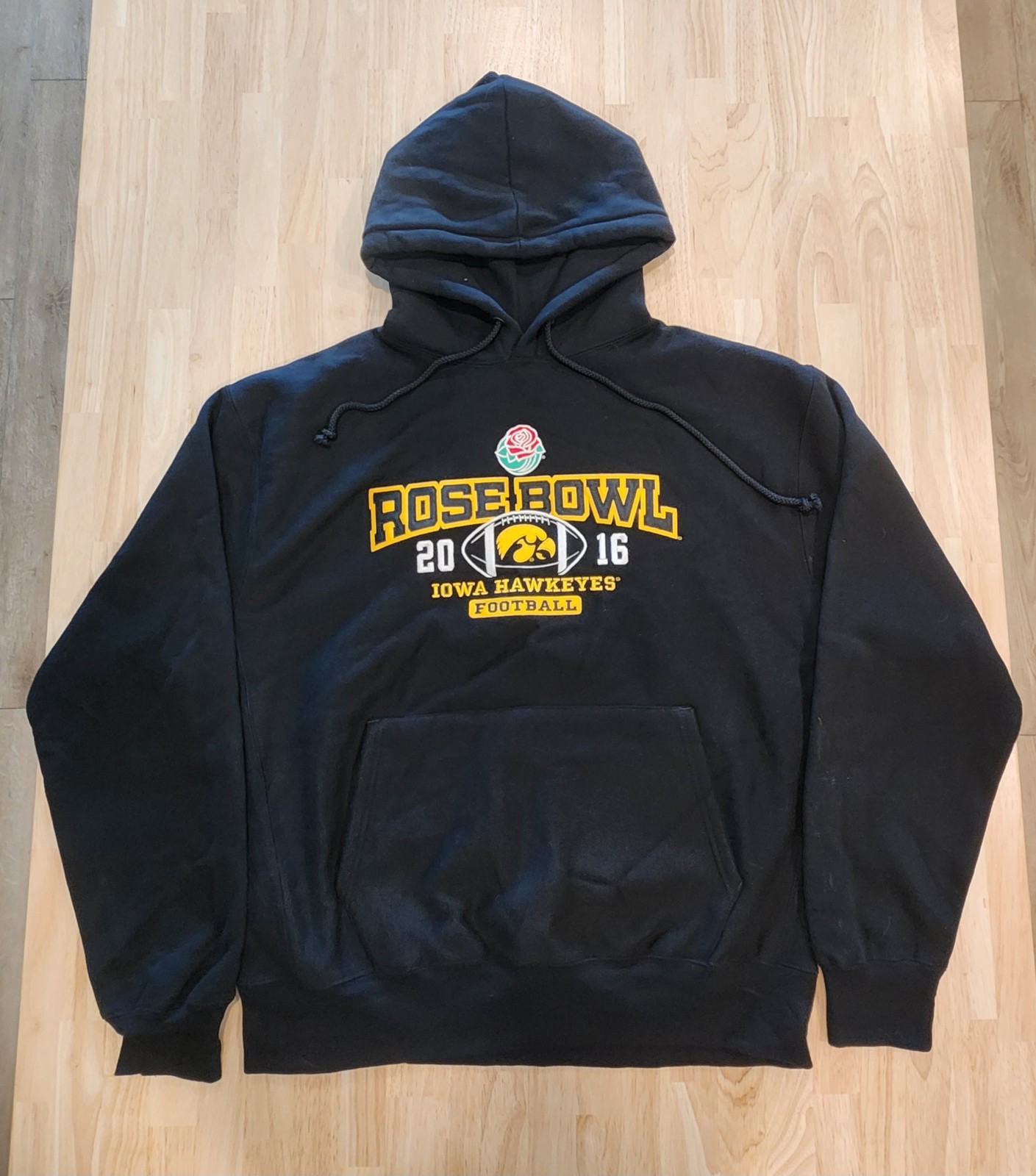 Y2K Iowa Hawkeyes NCAA Football 2016 Rose Bowl Embroidered Logo Mens Size XL New