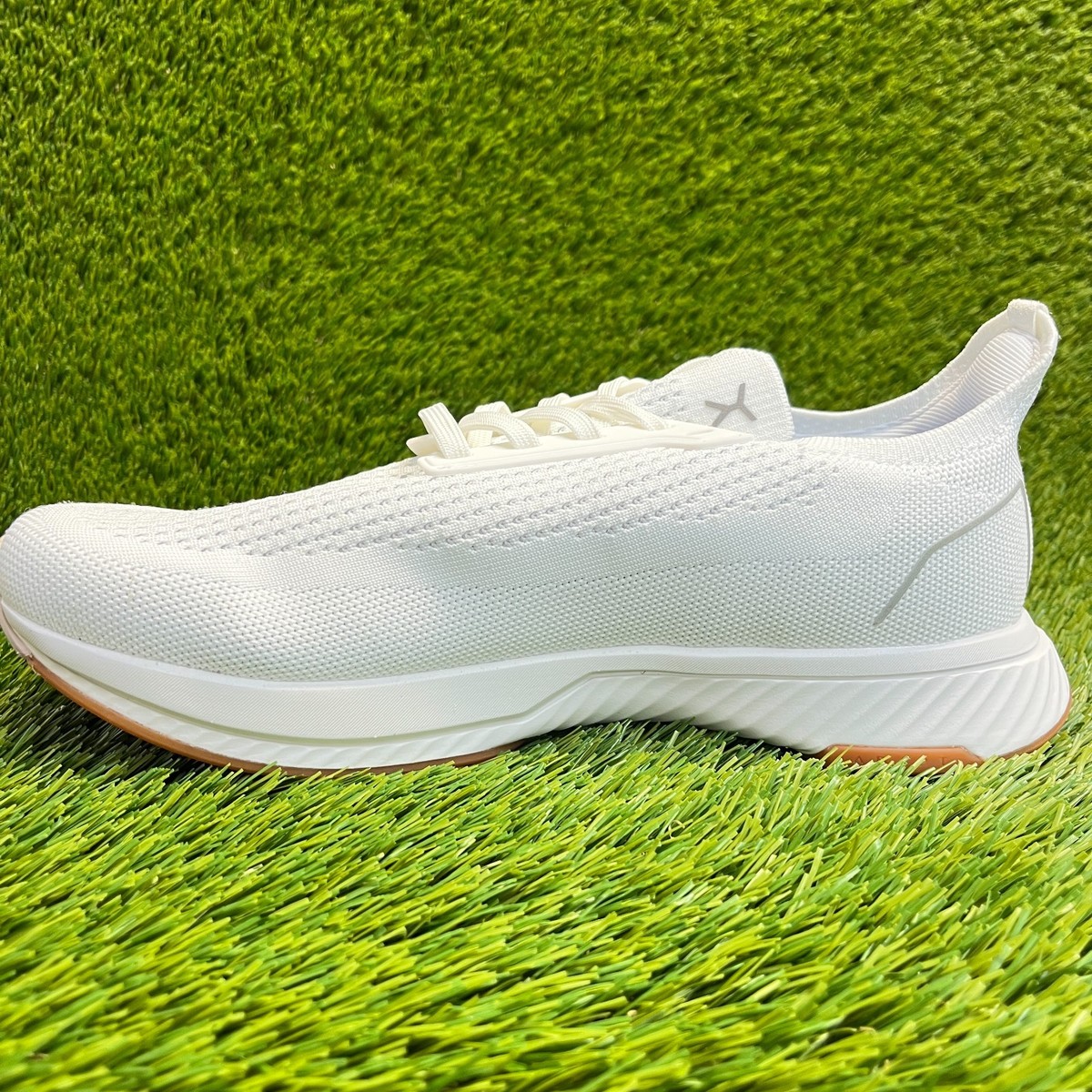 Flux Adapt Runner White Gum Mens Size 9 Womens Size 10.5  Flux Adapt Runner White Gum Womens Size 9 Mens Size 7.5 Running Walking Shoes main image 0