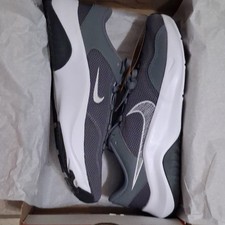 Nike Legend Essential 3 Mens Low Top Lace Up ...