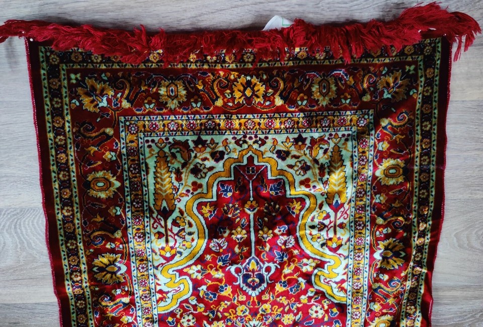 Al Madinah Prayer Rug Colorful Maroon Made in Saudi Arabia 42"x25" Used