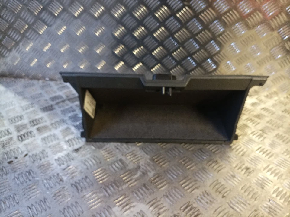 ROVER 200 1984-1989 GLOVE BOX STORAGE COMPARTMENT PASSENGER SIDE - Image 4 of 4