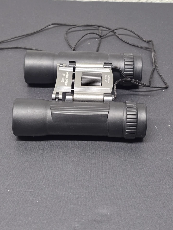 Vanguard DA-1025 Binoculars W Case Compact 10x25 mm Field View 303 Ft/1000 Yds - Image 4 of 4
