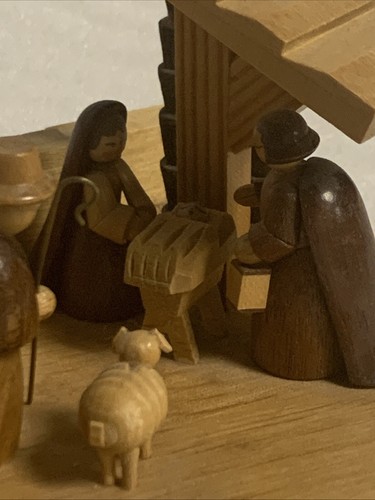 Presepe vintage in legno intagliato con candela Natale democratico tedesco Erzgebirge - Foto 2 di 14