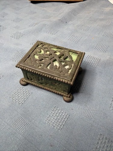 Vintage Apollo Studios Tiffany Like   "Grapevine" pattern box…. Look