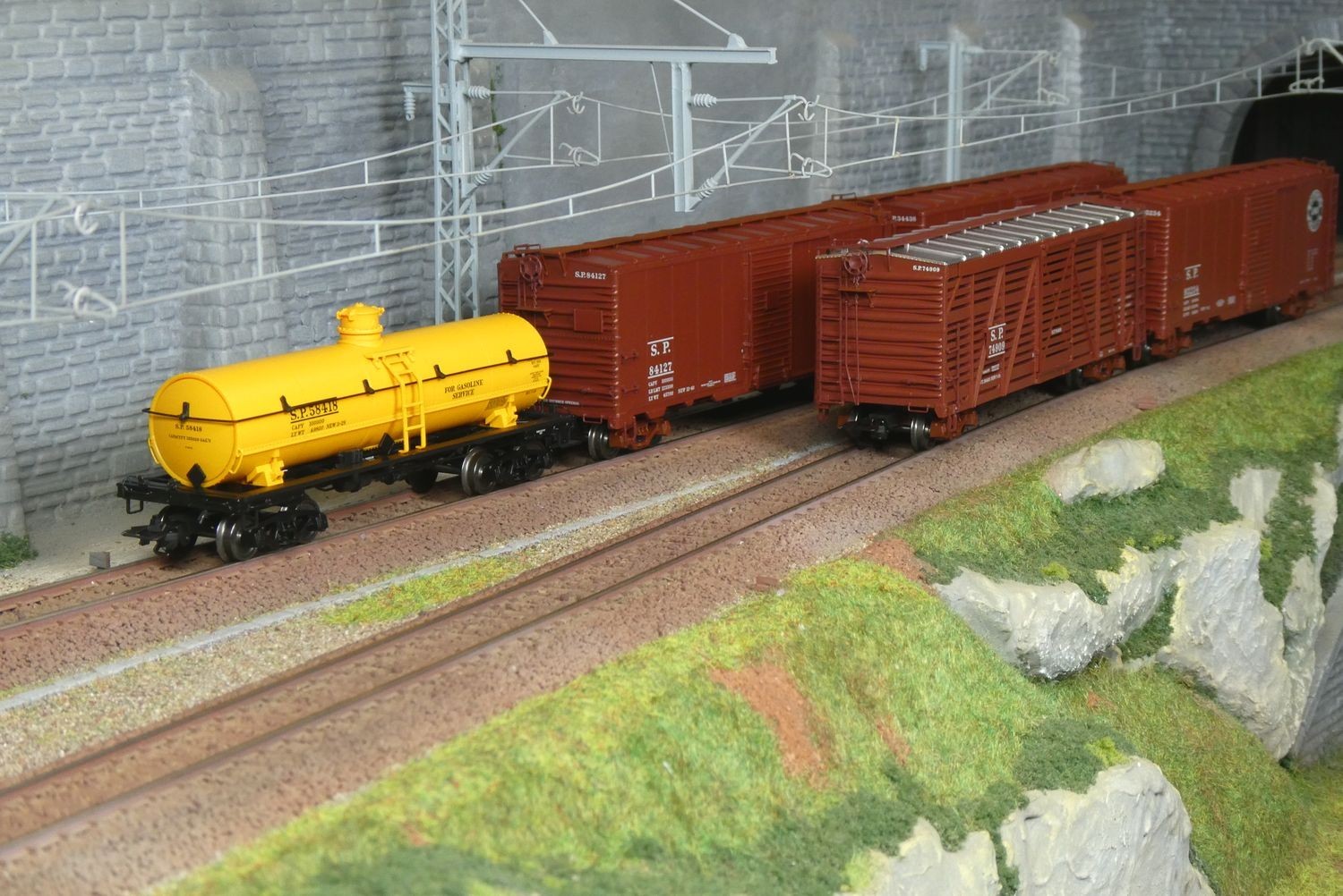 Coffret Trix 24915 : 5 wagons Southern Pacific pour animer votre réseau HO