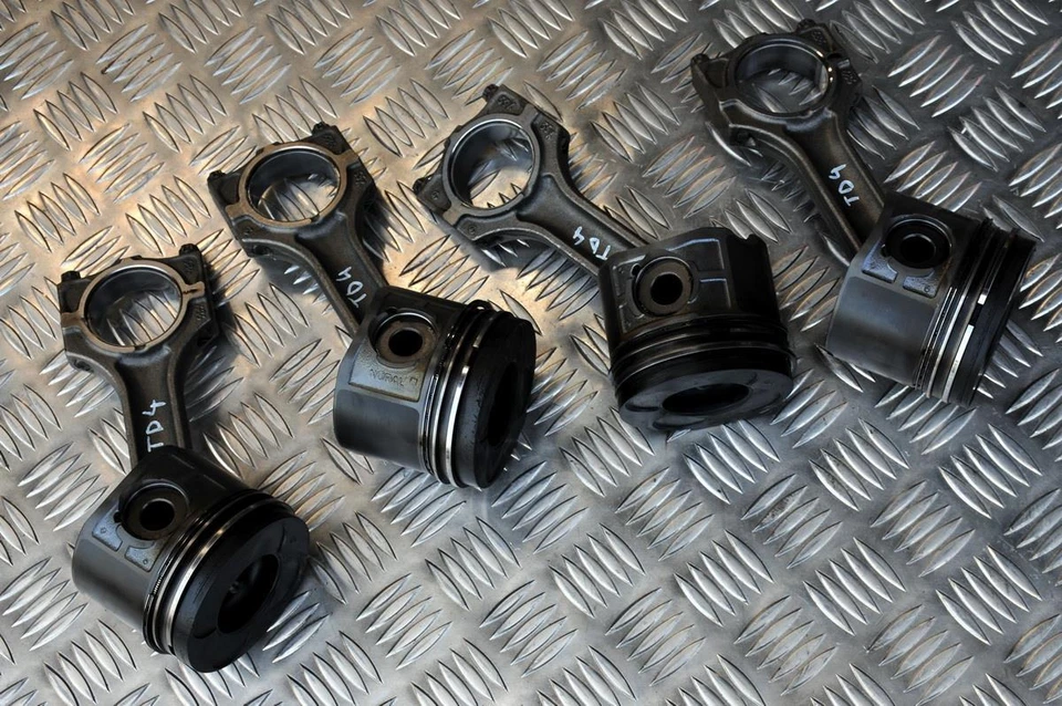 Pistón motor Land Rover Freelander TD4 2001-2006 / BMW E39 E46 M47 con varilla Foto 3 de 4