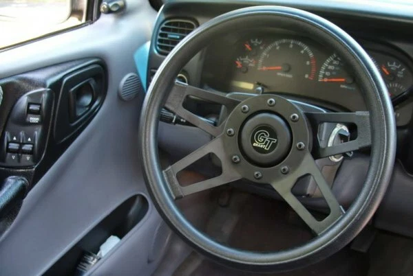 Volante Grant 415 4 radios estilo Challenger negro acolchado espuma Foto 2 de 4