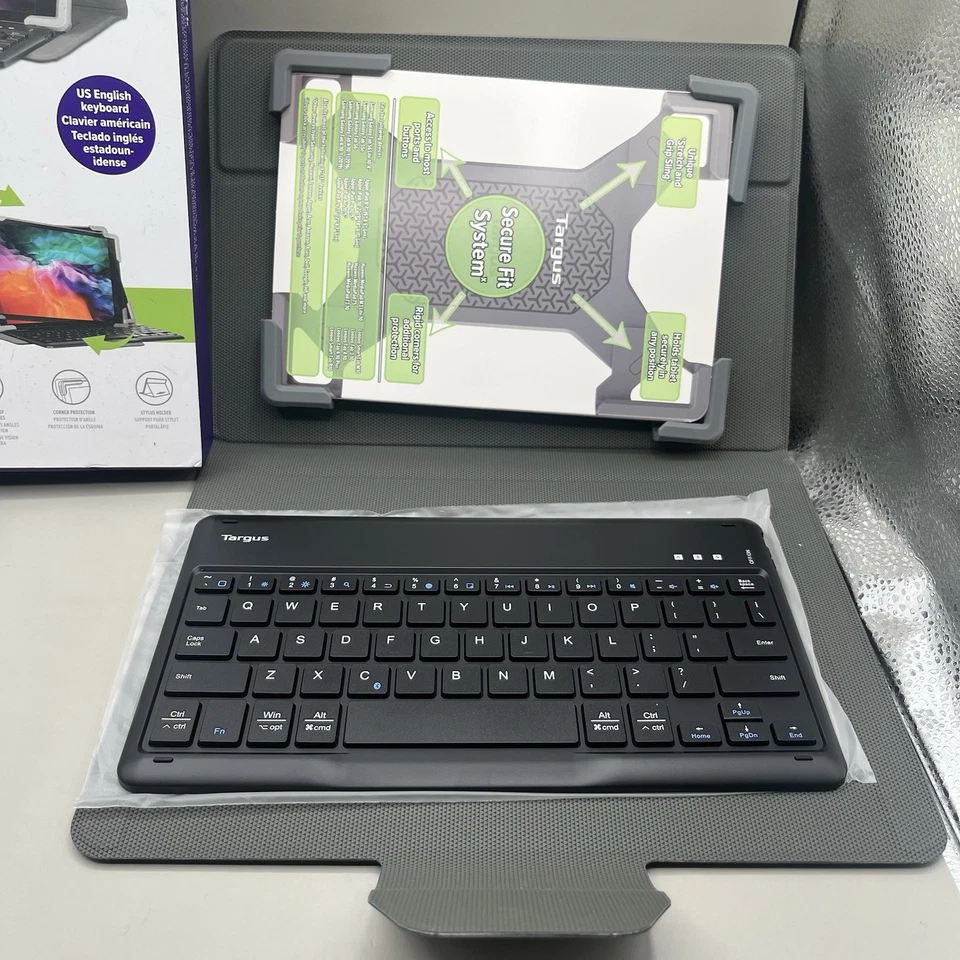 Targus Pro-Tek Universal Bluetooth 5.1 Keyboard Case for 9-11-inch Tablets - Image 2 of 4