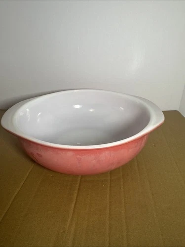 VINTAGE Pyrex Pink Flamingo #024 2-Quart Round Casserole Mixing Bowl w Handles