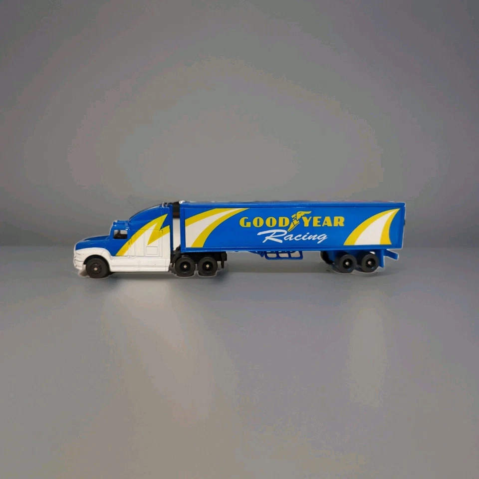 Autotreno semi rimorchio "Good Year Racing" scala 1.87 marca MAISTO - Immagine 3 di 4